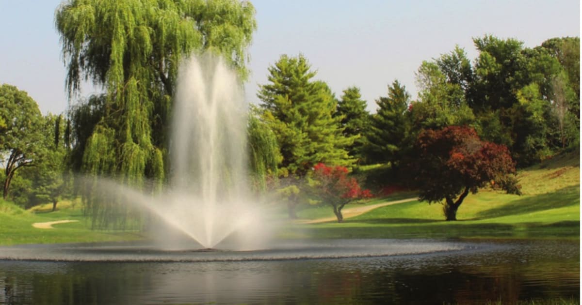 A Kasco J Series fountain running the Linden pattern on a pond